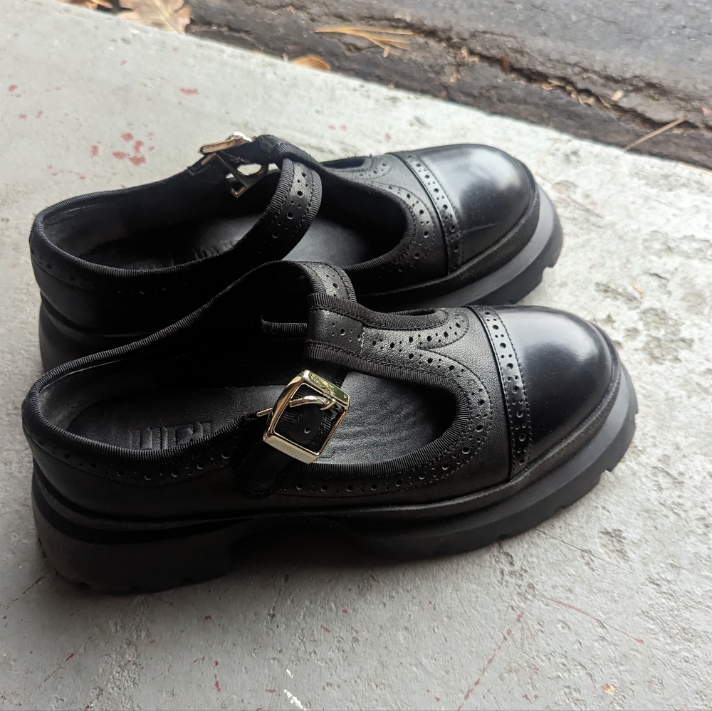 Vintage Chic Leather Mary Jane T-Bar Shoes - Classic Elegance